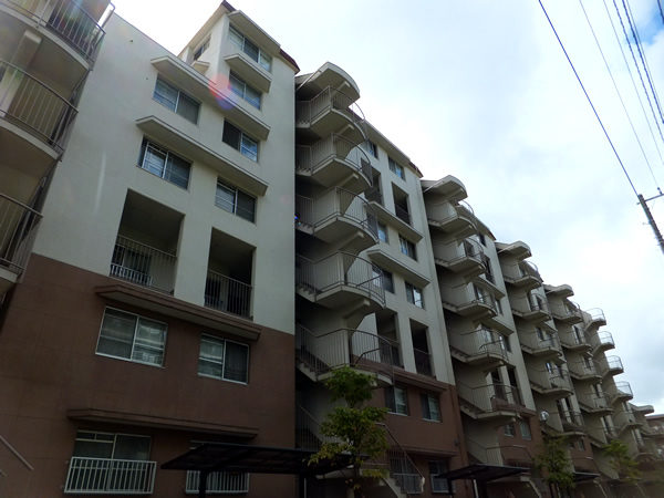 グリーンコーポ大倉山C棟の外観