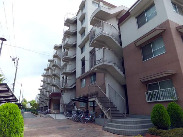 グリーンコーポ大倉山C棟の外観