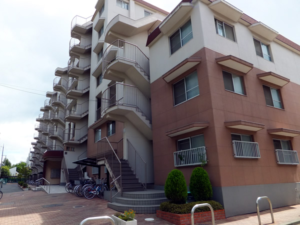 グリーンコーポ大倉山C棟の外観