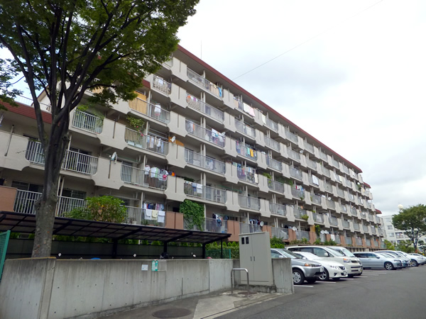 グリーンコーポ大倉山B棟の外観