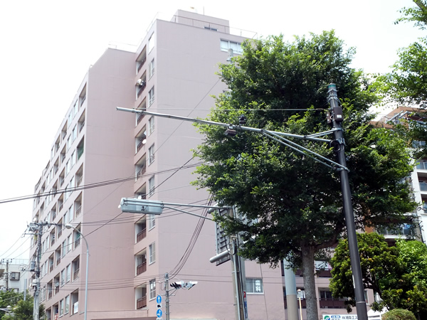 ファミリーコーポ市が尾の外観