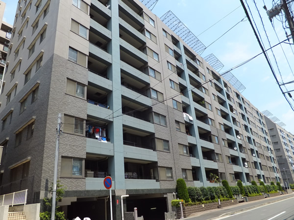 クレッセント新横浜ツインズウエストの外観