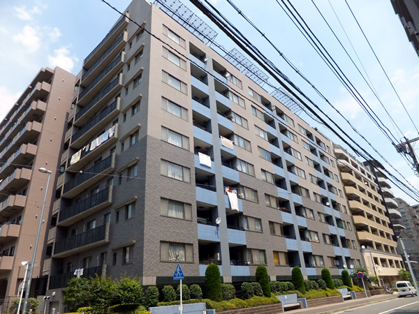 クレッセント新横浜ツインズイーストの外観