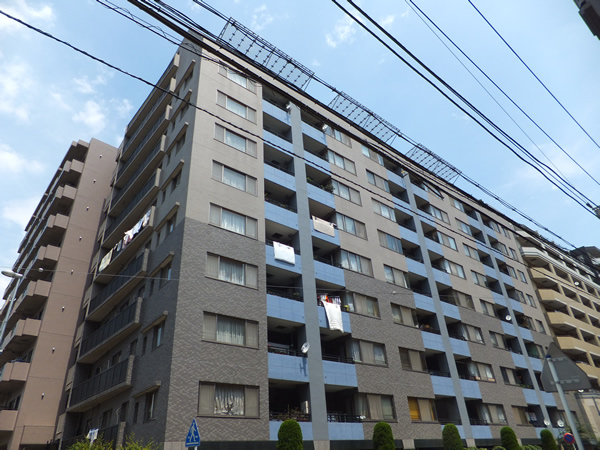 クレッセント新横浜ツインズイーストの外観