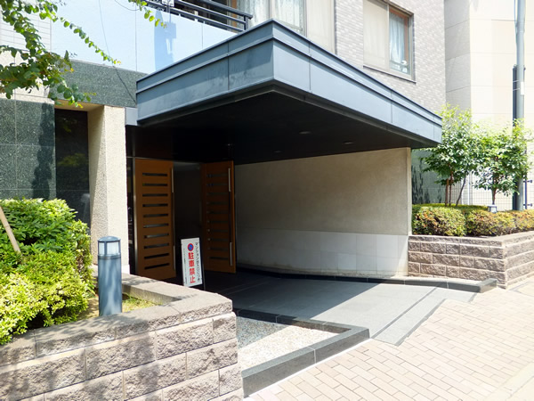 クレッセント新横浜ツインズイーストの外観