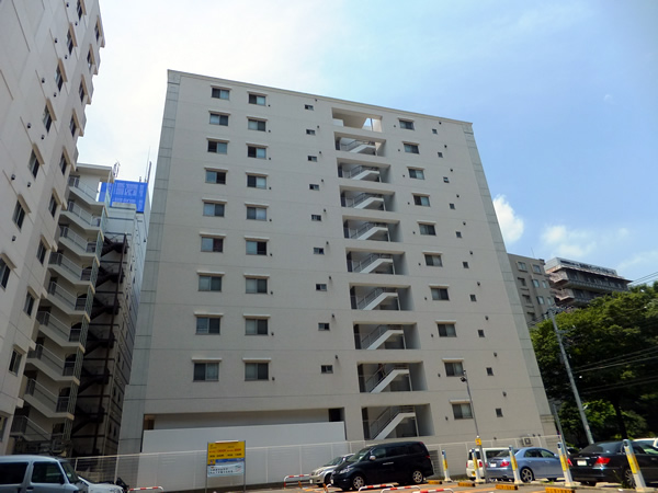 エルズ新横浜プリズムピラーの外観