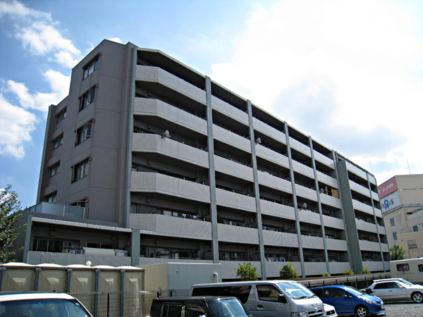 クレッセント高津リバーウインドの外観