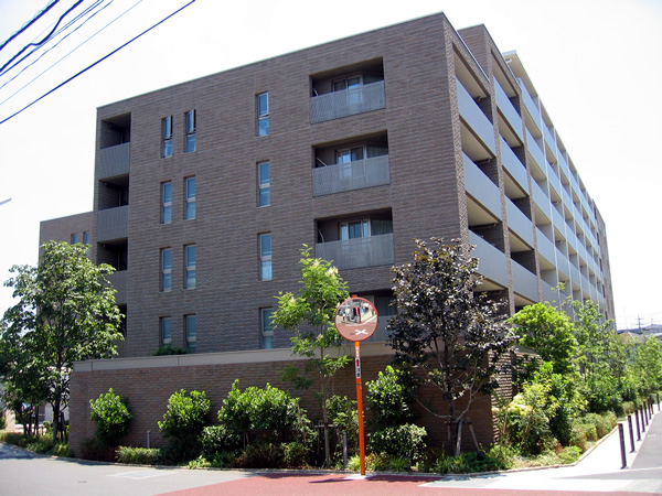 イニシア向ヶ丘遊園駅前の外観