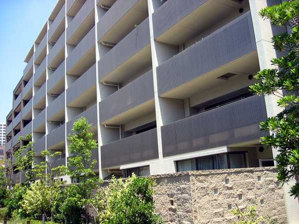 イニシア向ヶ丘遊園駅前の外観