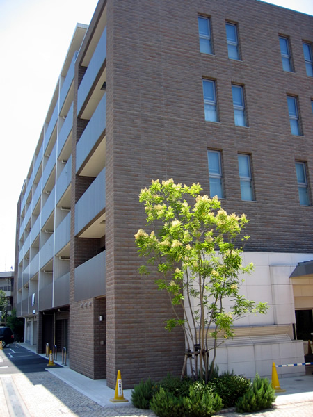 イニシア向ヶ丘遊園駅前の外観