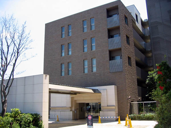 イニシア向ヶ丘遊園駅前の外観