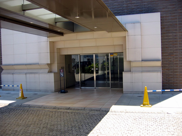 イニシア向ヶ丘遊園駅前の外観