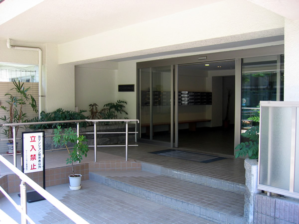 サニーハイツ向ヶ丘の外観