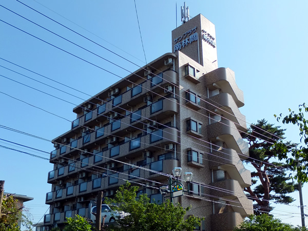 サンプラザ南林間の外観
