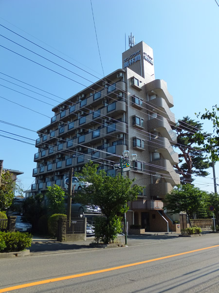 サンプラザ南林間の外観