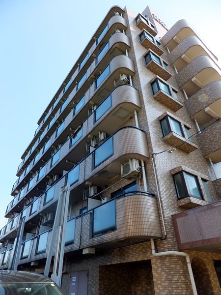 サンプラザ南林間の外観