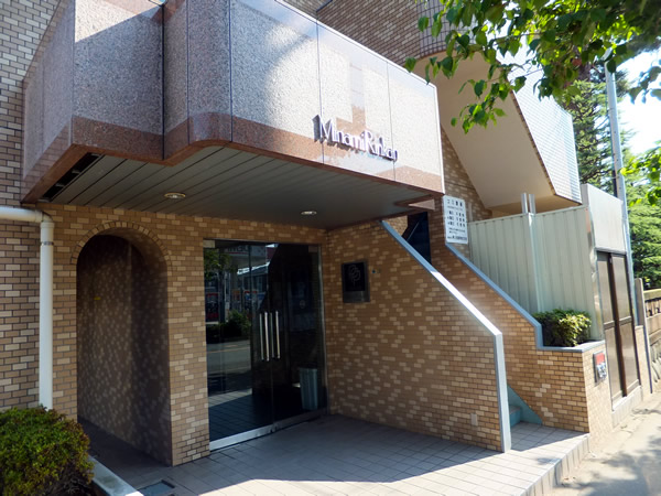 サンプラザ南林間の外観