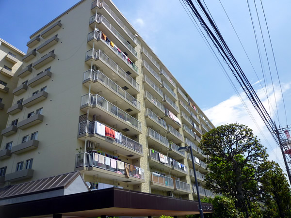 藤和すずかけ台ハイタウンの外観