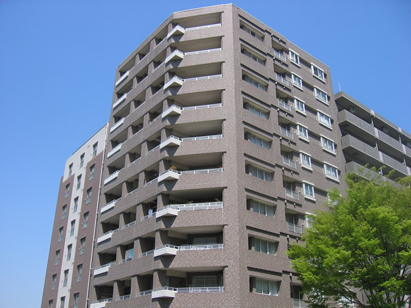 プラハ横浜センター北の外観