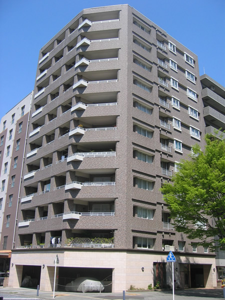 プラハ横浜センター北の外観