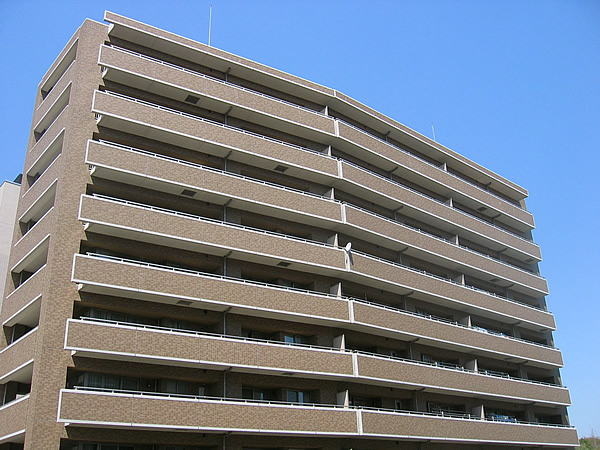 プラハ横浜センター南ステーションガーデンの外観