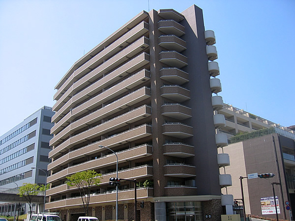 プラハ横浜センター南ステーションガーデンの外観