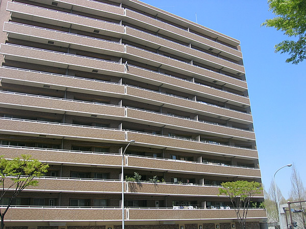 プラハ横浜センター南ステーションガーデンの外観