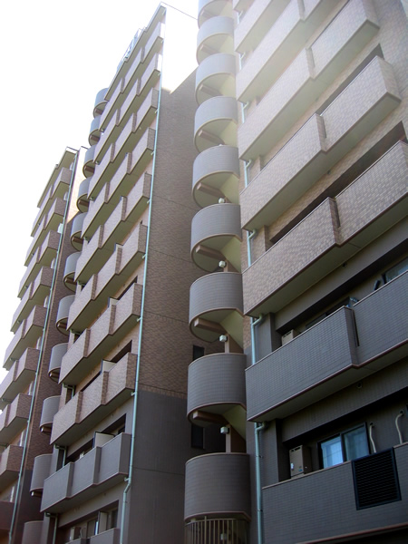 ダイアパレス新横浜駅前公園の外観