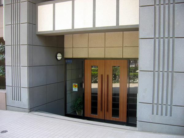 ダイアパレス新横浜駅前公園の外観