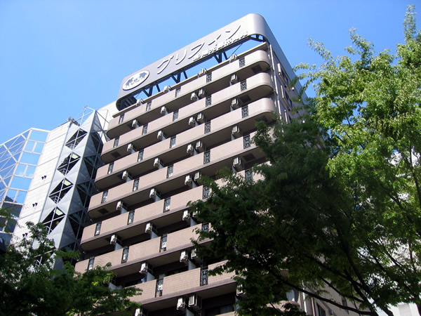 グリフィン新横浜アリーナ前の外観