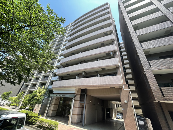 アールケープラザ新横浜2駅前公園通りの外観