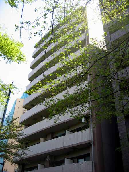 アールケープラザ新横浜2駅前公園通りの外観