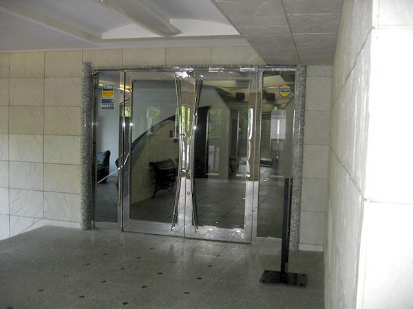 菱和パレス新横浜駅前公園の外観