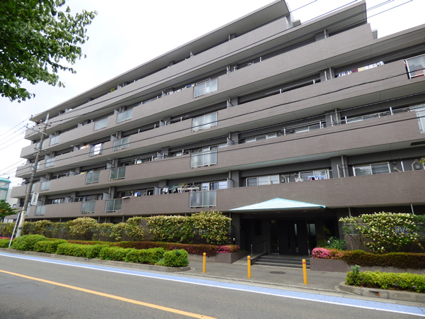 ルピナス南林間の外観