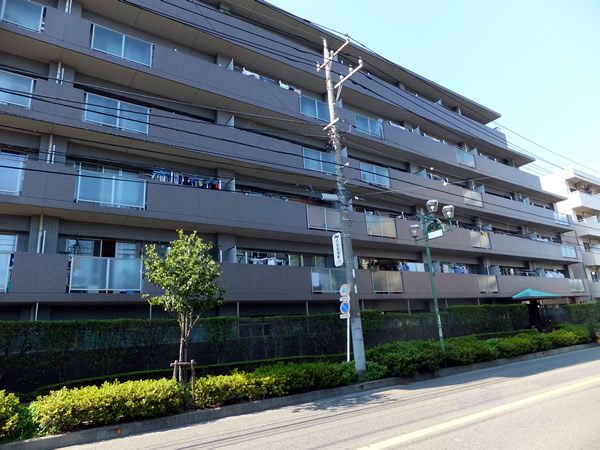 ルピナス南林間の外観