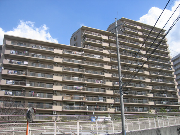 ウエストエミナンスの外観