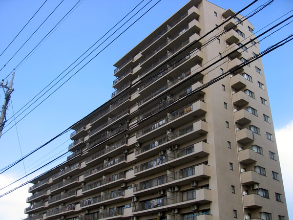 ウエストエミナンスの外観