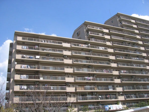 ウエストエミナンスの外観