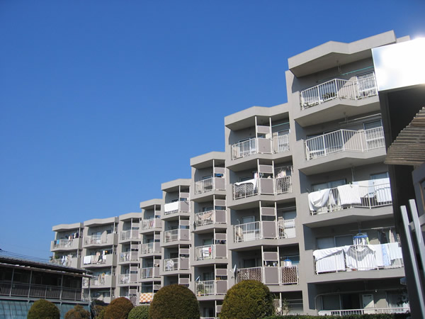 東急西市ヶ尾ドエリングＢ棟の外観