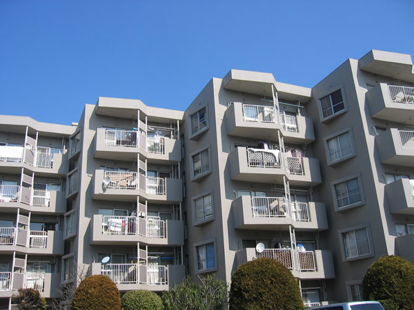 東急西市ヶ尾ドエリングＢ棟の外観