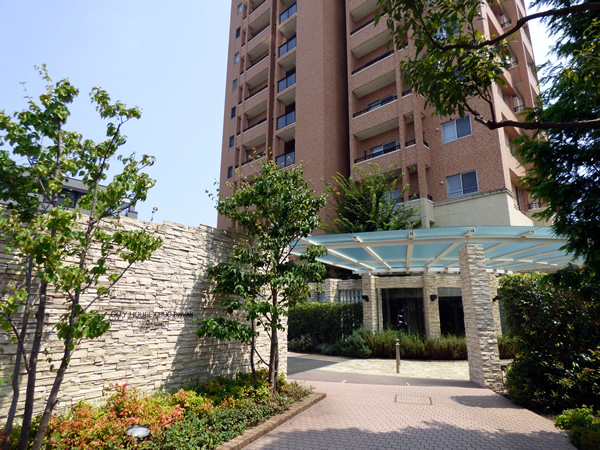 シティハウス中央林間ＥＡＳＴタワーの外観