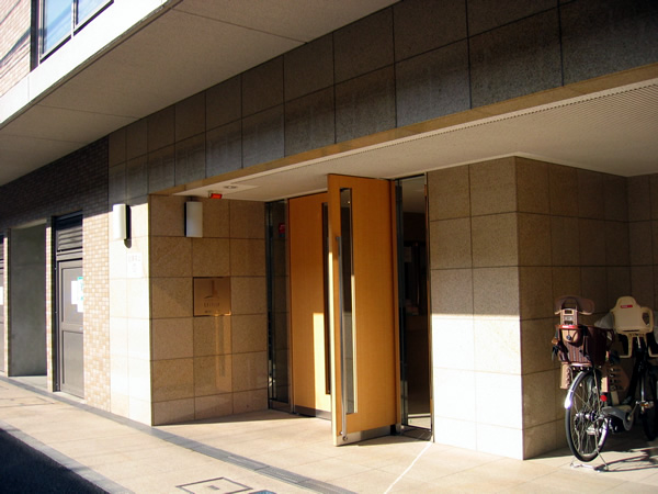 リステージ岸根公園ヴィルクールの外観