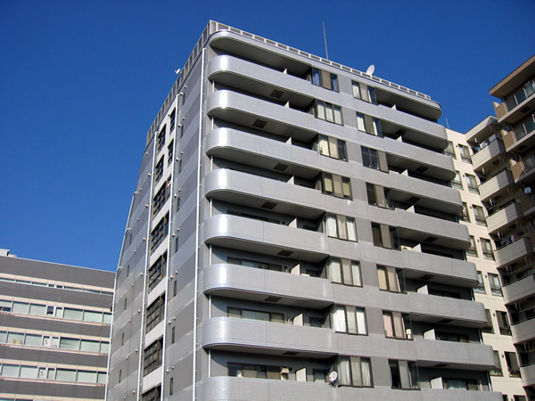 ライオンズプラザ新横浜の外観