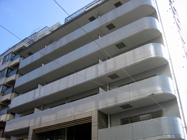 ライオンズプラザ新横浜の外観