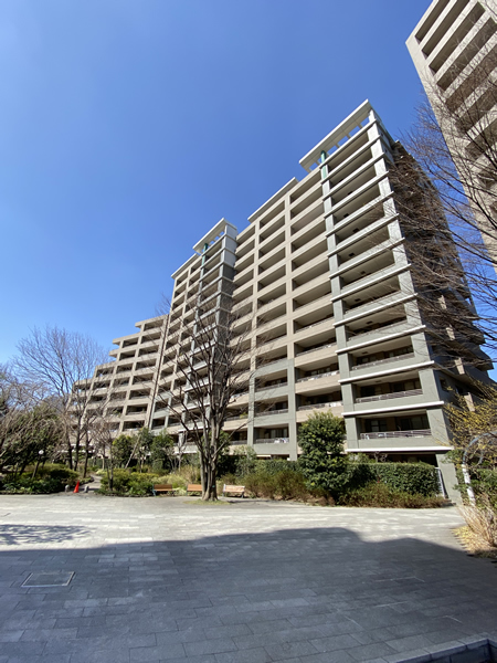 エアーズシティシーズンコートの外観