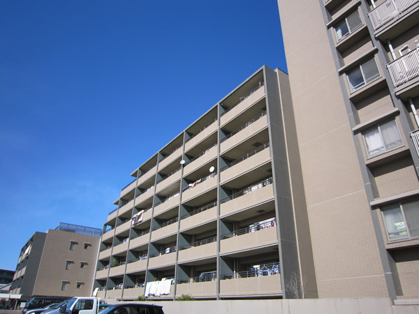 コスモステージ武蔵新城の外観