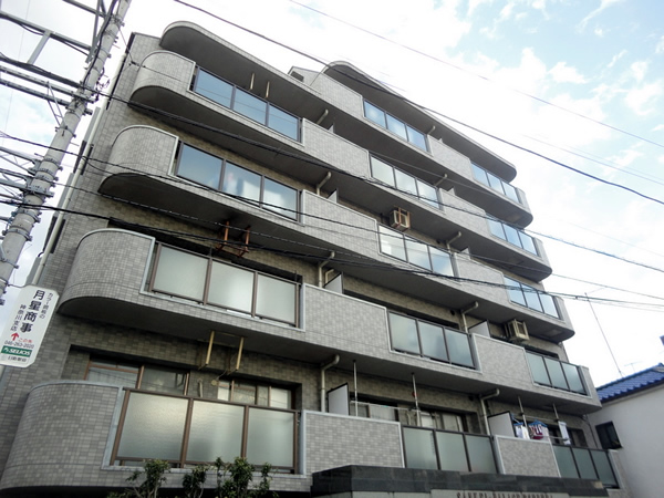 サンケイパレス鶴間の外観