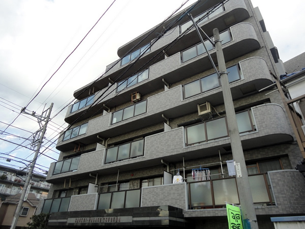 サンケイパレス鶴間の外観