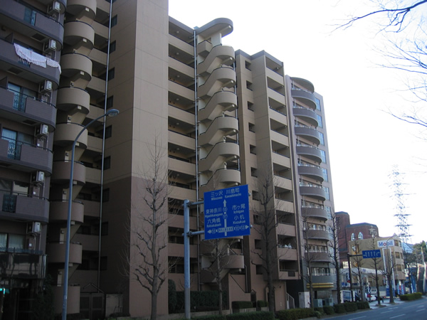 コスモ新横浜の外観