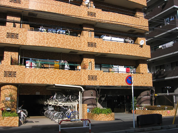 新横浜サニーコートの外観